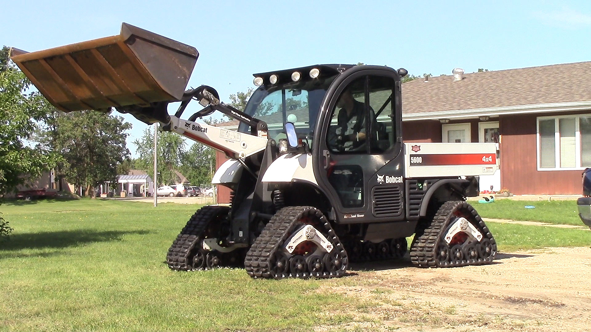 RT125 TC Series Tracks on a Bobcat Toolcat